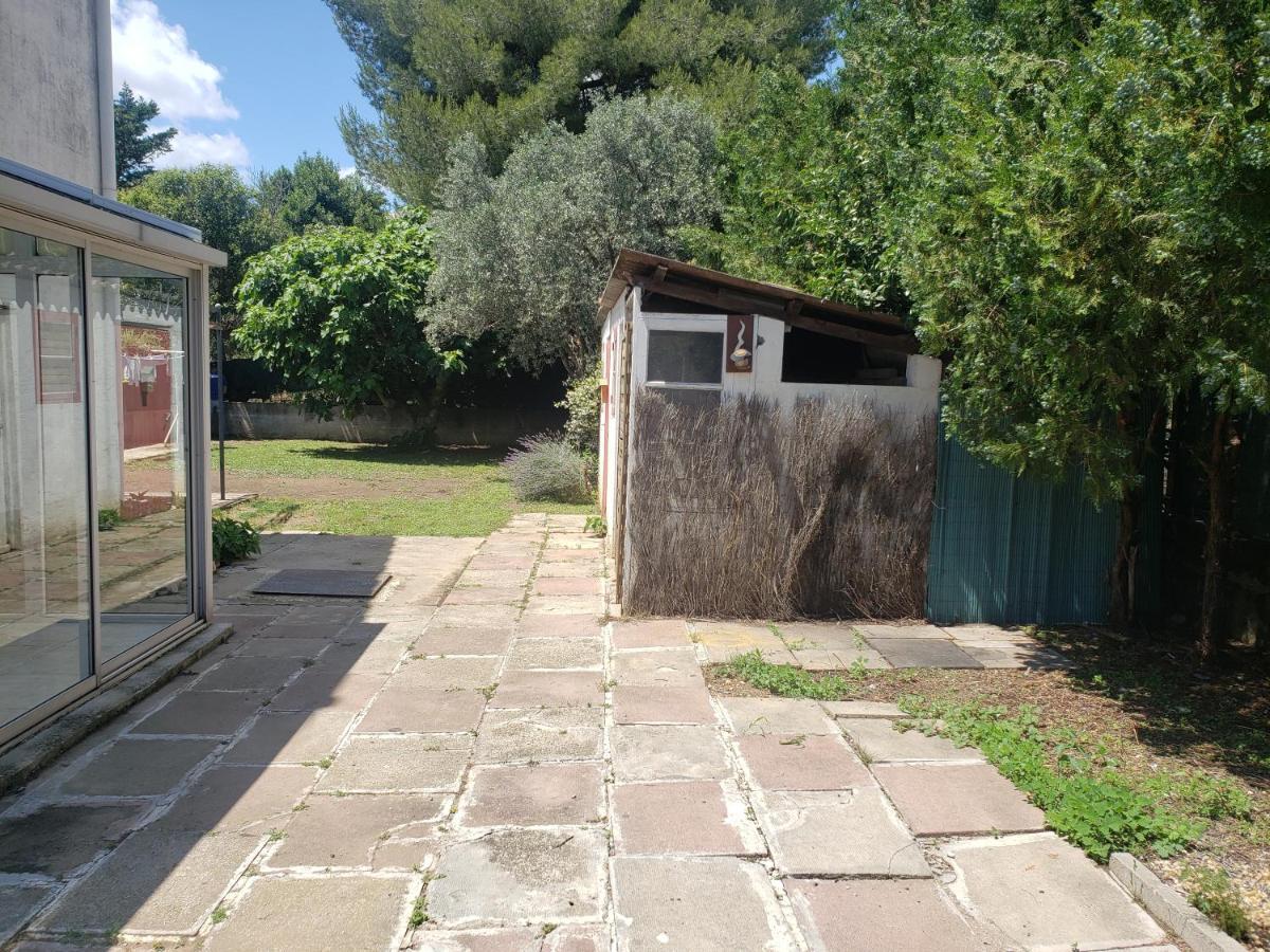 Orteils Au Soleil Jardin Parking Nimes Exterior photo