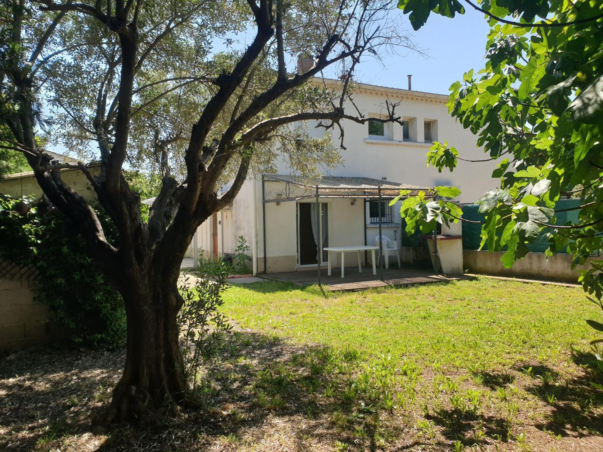 Orteils Au Soleil Jardin Parking Nimes Exterior photo